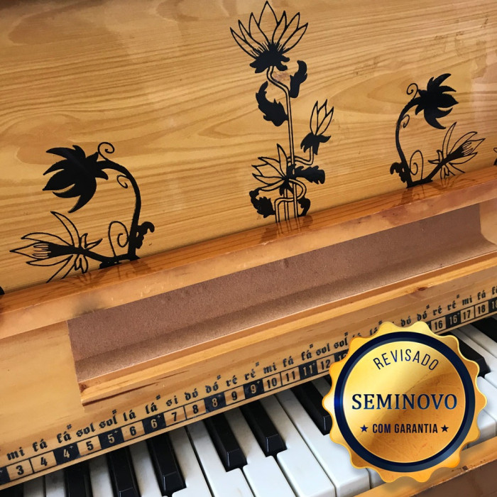 Lindo Piano Infantil em madeira aglomerada com acabame