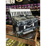 Acordeon Michael Acm8007n 80 Baixos Preto Marmorizado C/Case Acordeon Michael Acm8007n 80 Baixos Preto Marmorizado C/Case