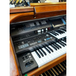 Orgao Roland At-900 Amadeirado - Seminovo