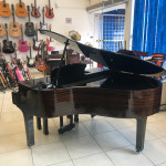 PIANO DE CAUDA YAMAHA P125 1/4 PRETO AMADEIRADO