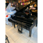 Móvel de Piano de Cauda Digital Acordes  + Piano Portátil Yamaha P225 1,60m Preto (Mostruário)