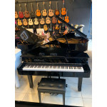 Móvel de Piano de Cauda Digital Acordes  + Piano Portátil Yamaha P225 1,60m Preto (Mostruário)