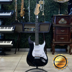 Guitarra Queen´s Strato Preta - Seminova