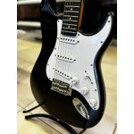 Guitarra Queen´s Strato Preta - Seminova