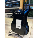 Guitarra Queen´s Strato Preta - Seminova