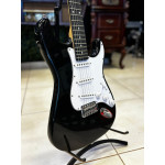 Guitarra Queen´s Strato Preta - Seminova