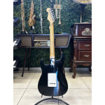 Guitarra Queen´s Strato Preta - Seminova